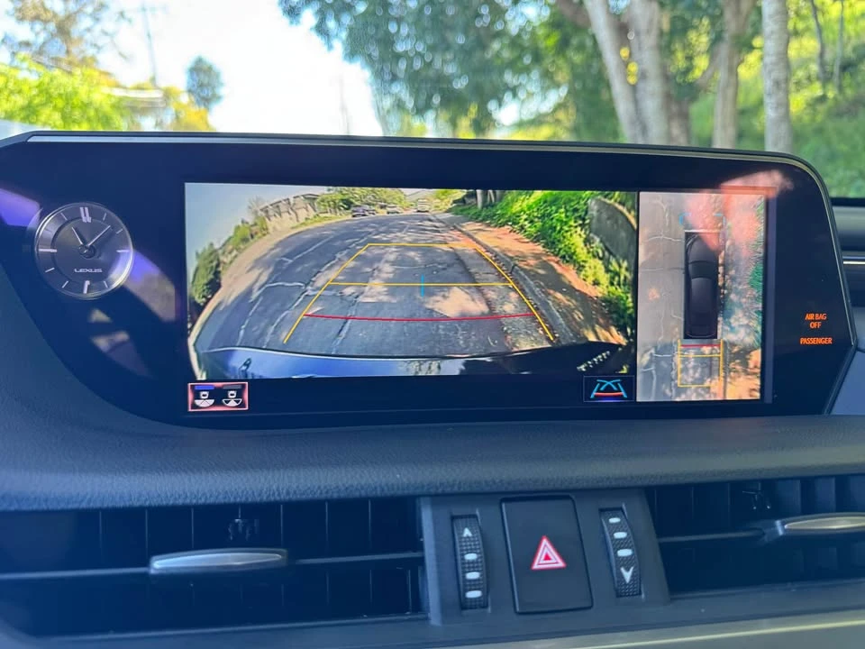2020 Lexus ES 7th Gen - Image 15 of 19
