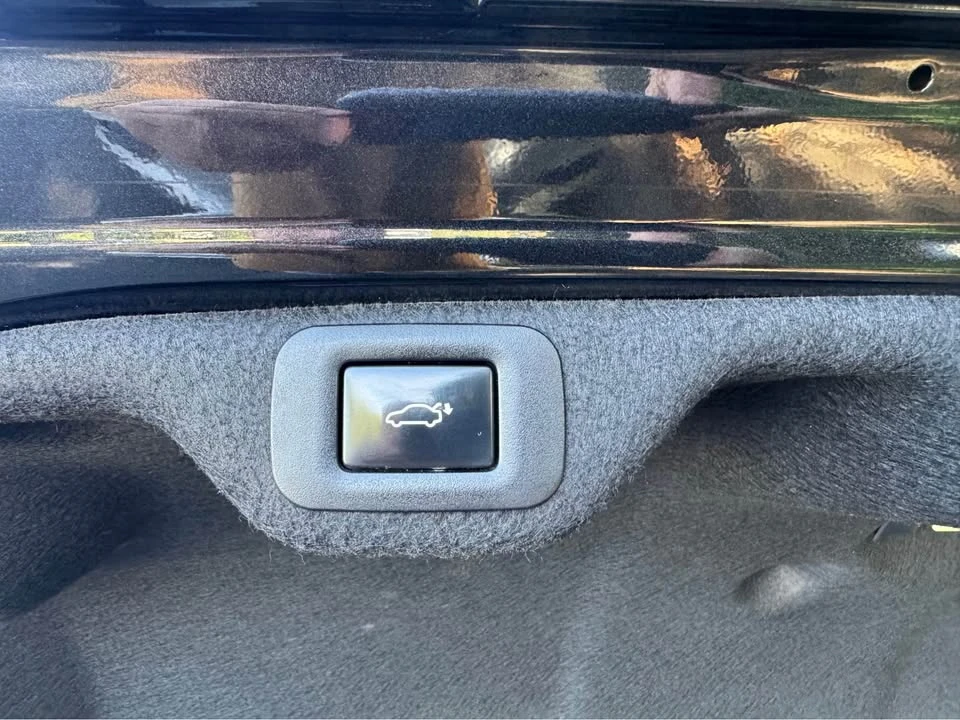 2020 Lexus ES 7th Gen - Image 11 of 19