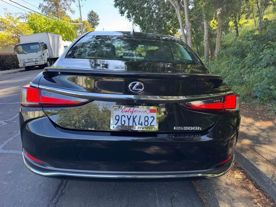 2020 Lexus ES 7th Gen - Image 5 of 19