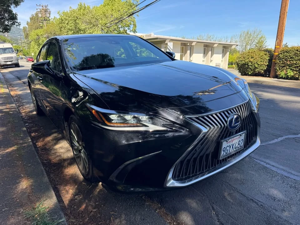 2020 Lexus ES 7th Gen - Image 3 of 19