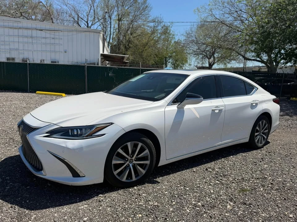 2020 Lexus ES 7th Gen - Image 7 of 9