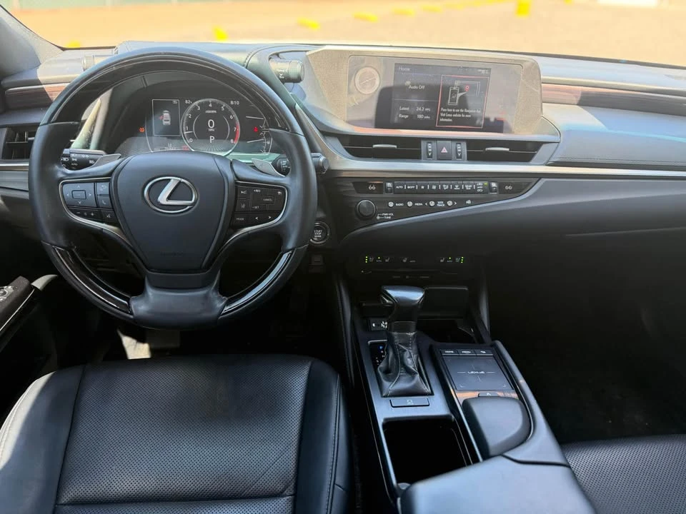 2020 Lexus ES 7th Gen - Image 5 of 9