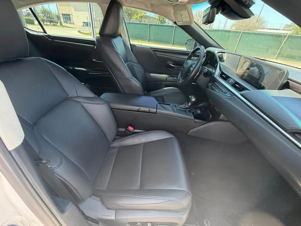 2020 Lexus ES 7th Gen - Image 8 of 9