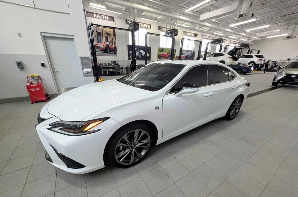 2020 Lexus ES 7th Gen - Image 4 of 10