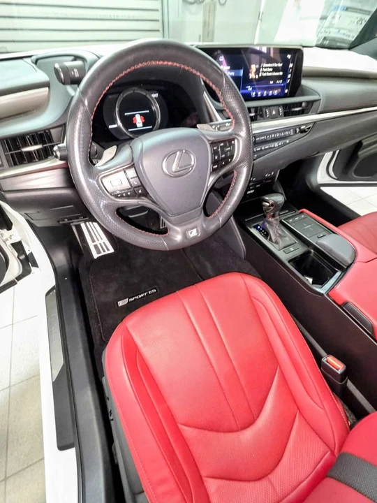 2020 Lexus ES 7th Gen - Image 9 of 10