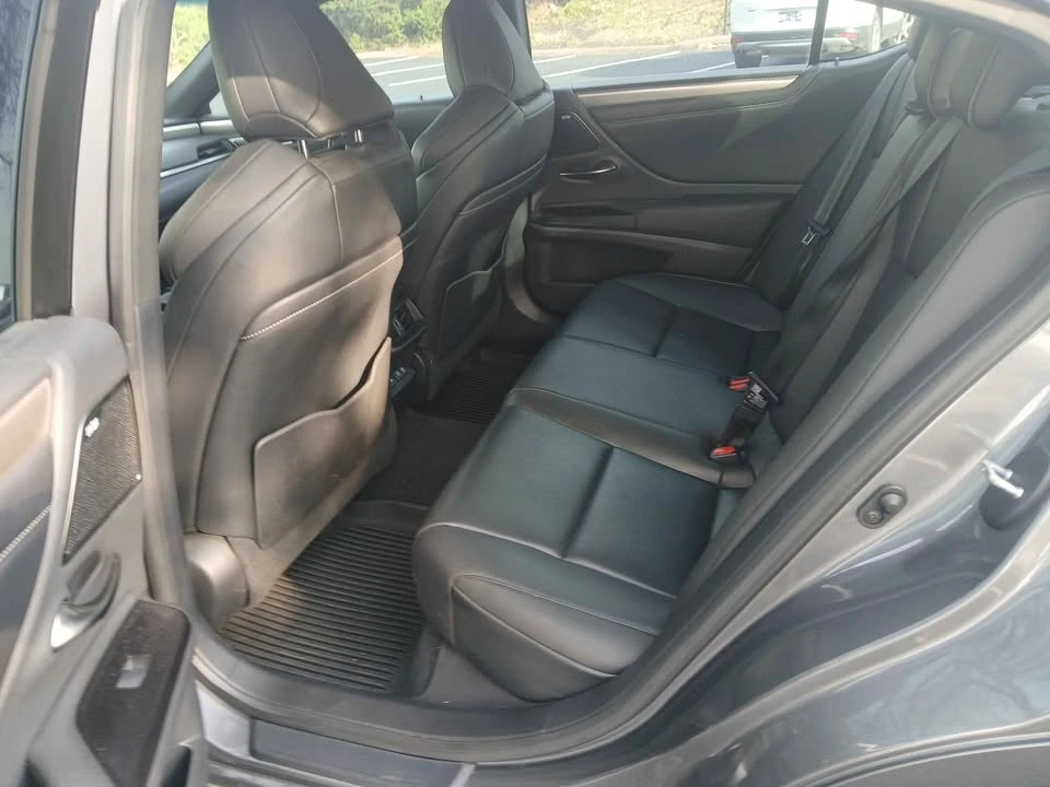 2020 Lexus ES 7th Gen - Image 5 of 15