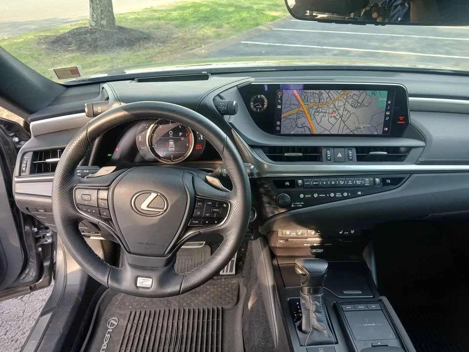 2020 Lexus ES 7th Gen - Image 8 of 15