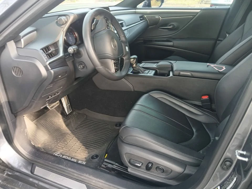 2020 Lexus ES 7th Gen - Image 6 of 15