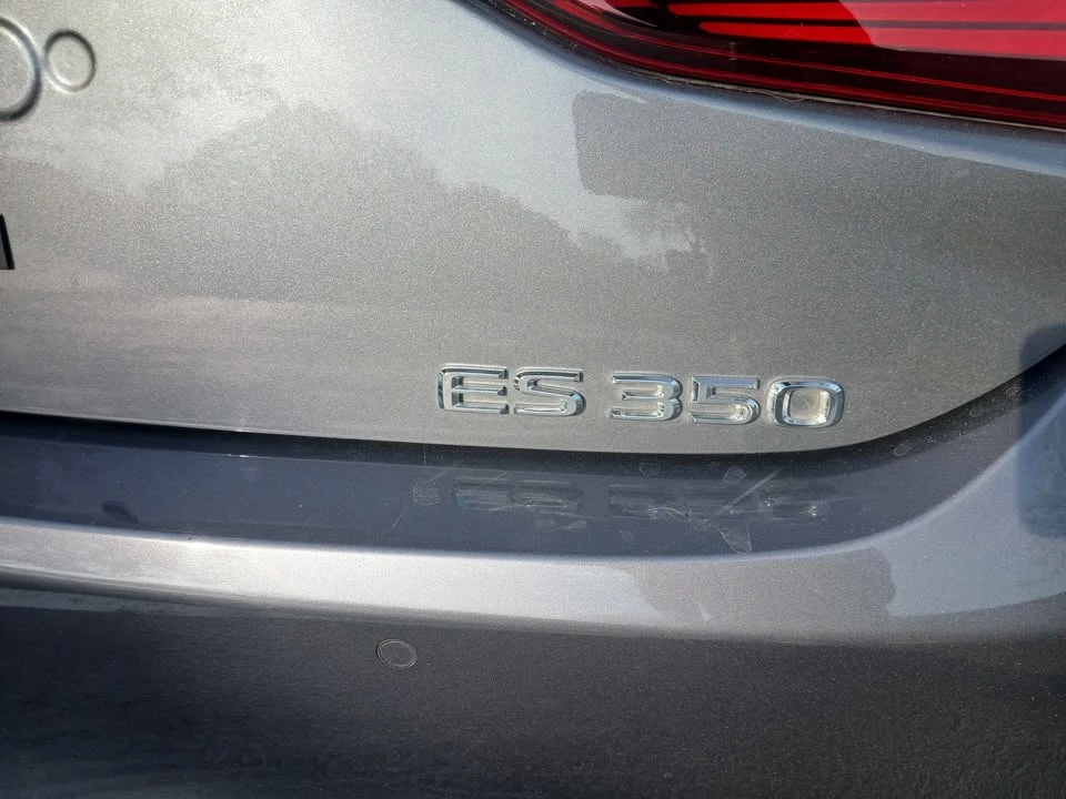 2020 Lexus ES 7th Gen - Image 3 of 15