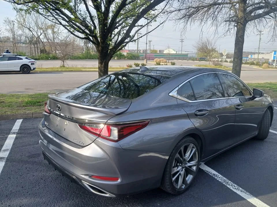 2020 Lexus ES 7th Gen - Image 2 of 15