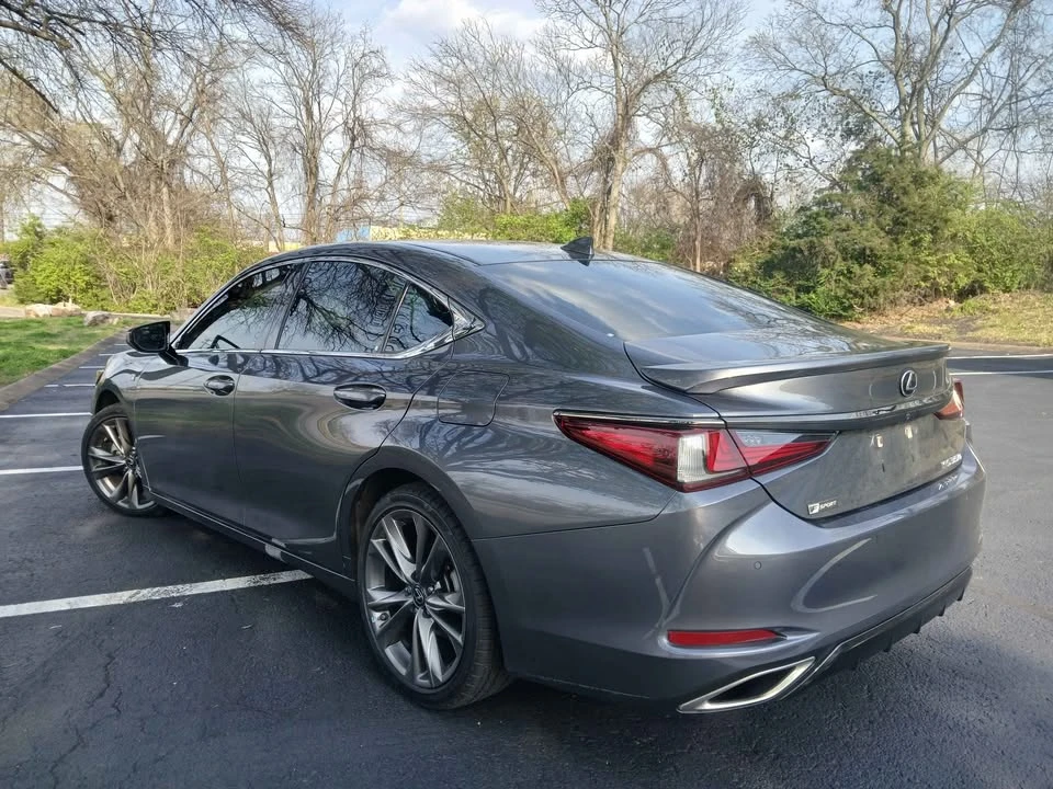 2020 Lexus ES 7th Gen - Image 14 of 15