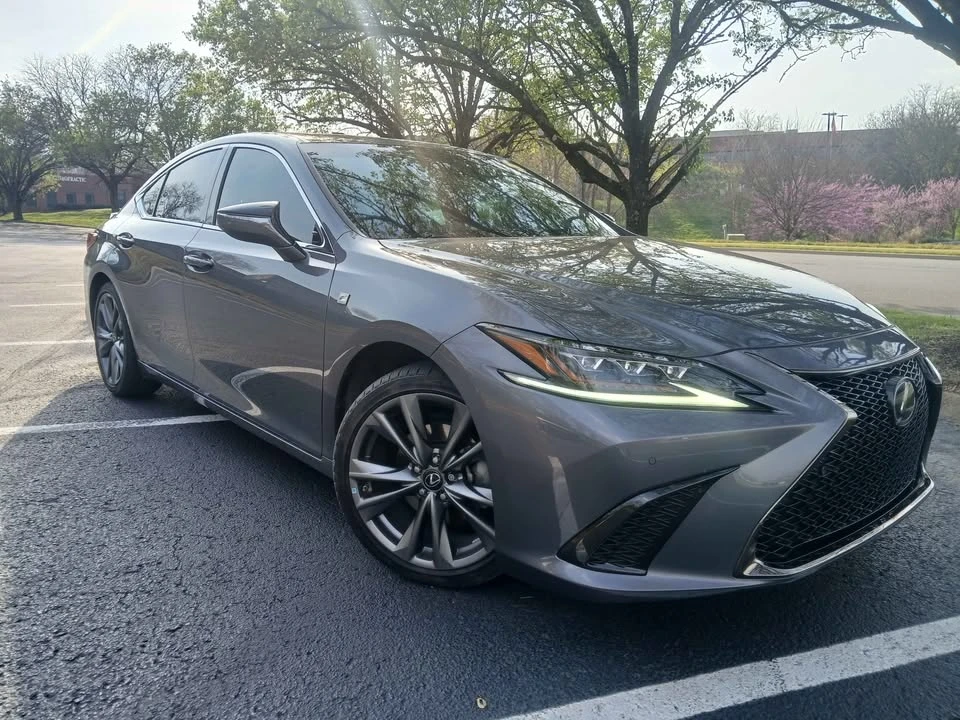 2020 Lexus ES 7th Gen - Image 13 of 15