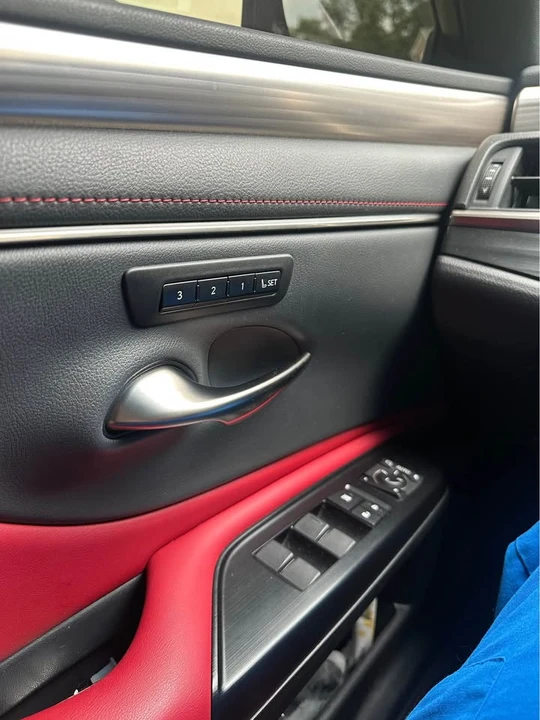 2020 Lexus ES 7th Gen - Image 7 of 10