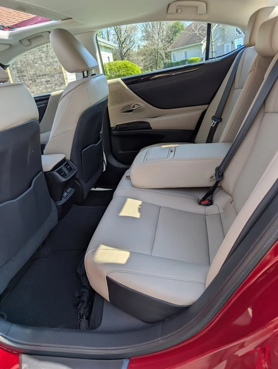 2020 Lexus ES 7th Gen - Image 6 of 11