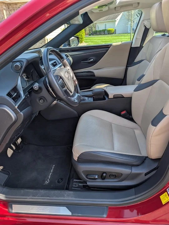 2020 Lexus ES 7th Gen - Image 5 of 11