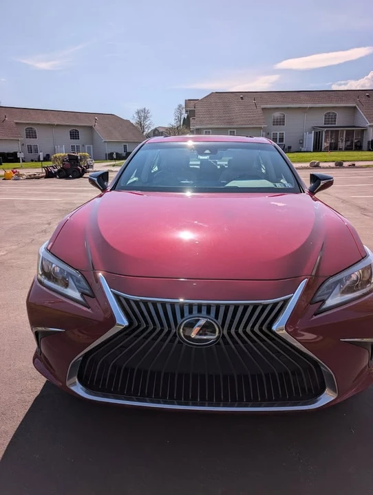 2020 Lexus ES 7th Gen - Image 2 of 11