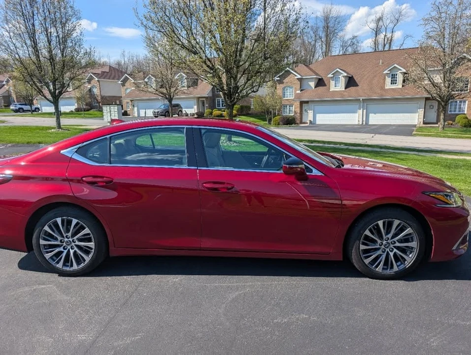 2020 Lexus ES 7th Gen - Image 3 of 11