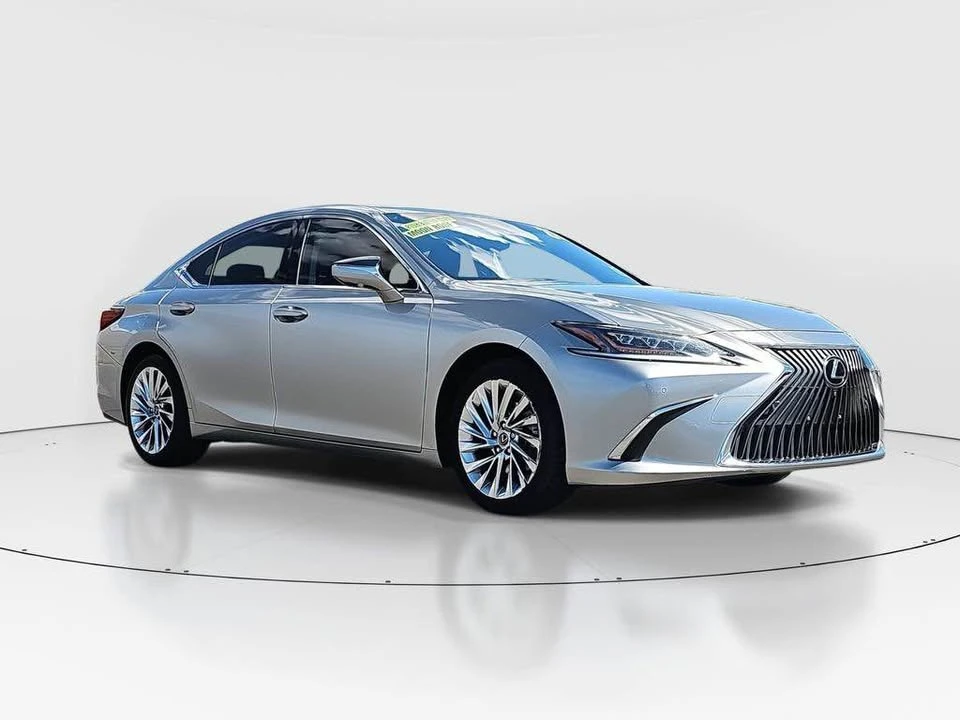 2020 Lexus ES 7th Gen - Image 2 of 3