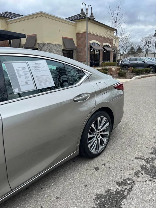 2020 Lexus ES 7th Gen - Image 5 of 15