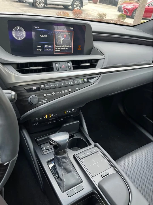 2020 Lexus ES 7th Gen - Image 14 of 15