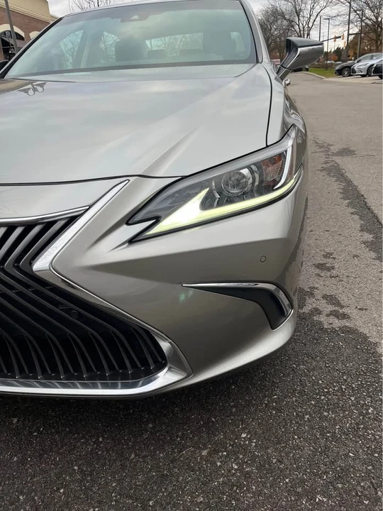 2020 Lexus ES 7th Gen - Image 8 of 15