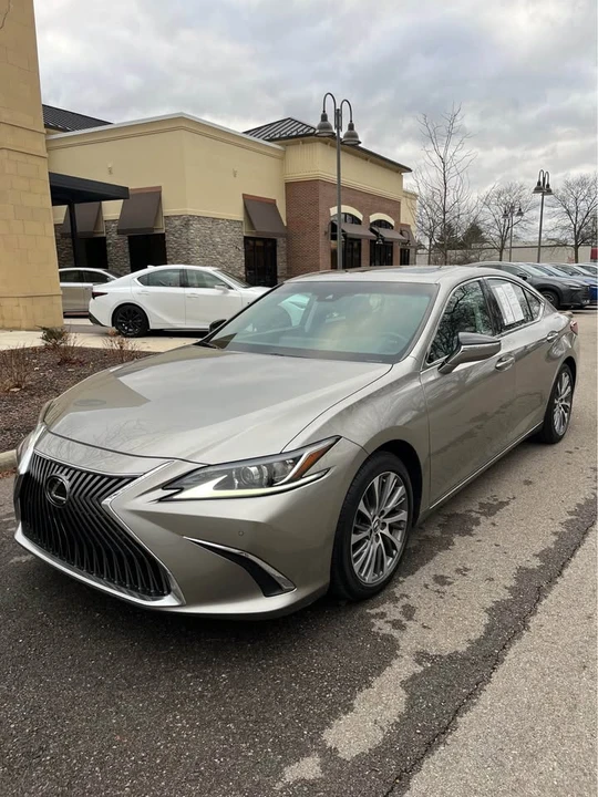 2020 Lexus ES 7th Gen - Image 3 of 15