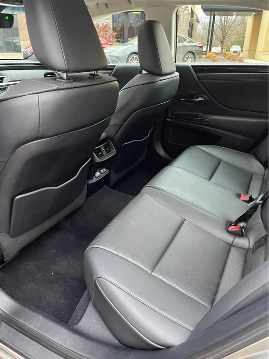 2020 Lexus ES 7th Gen - Image 11 of 15