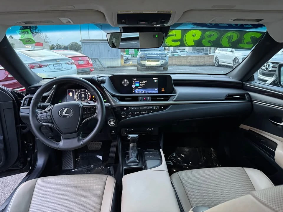 2020 Lexus ES 7th Gen - Image 13 of 13