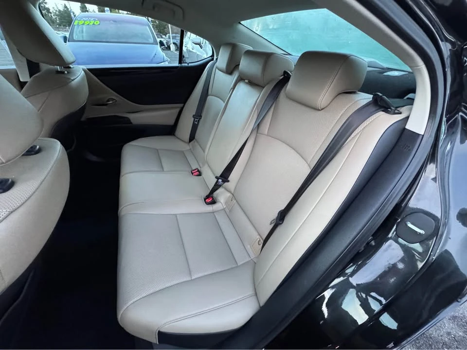 2020 Lexus ES 7th Gen - Image 11 of 13