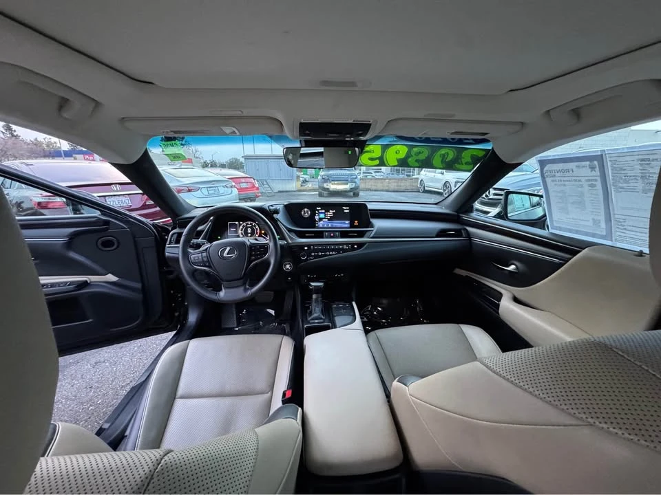 2020 Lexus ES 7th Gen - Image 12 of 13