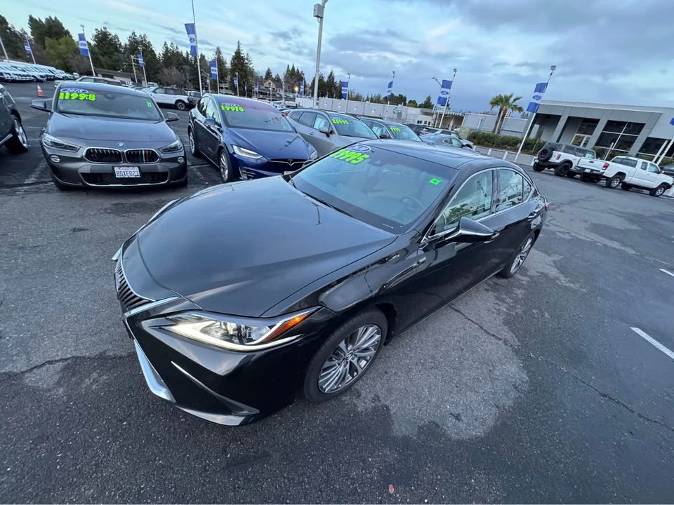 2020 Lexus ES 7th Gen - Image 8 of 13