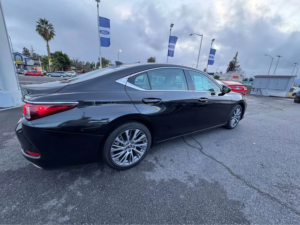 2020 Lexus ES 7th Gen - Image 3 of 13