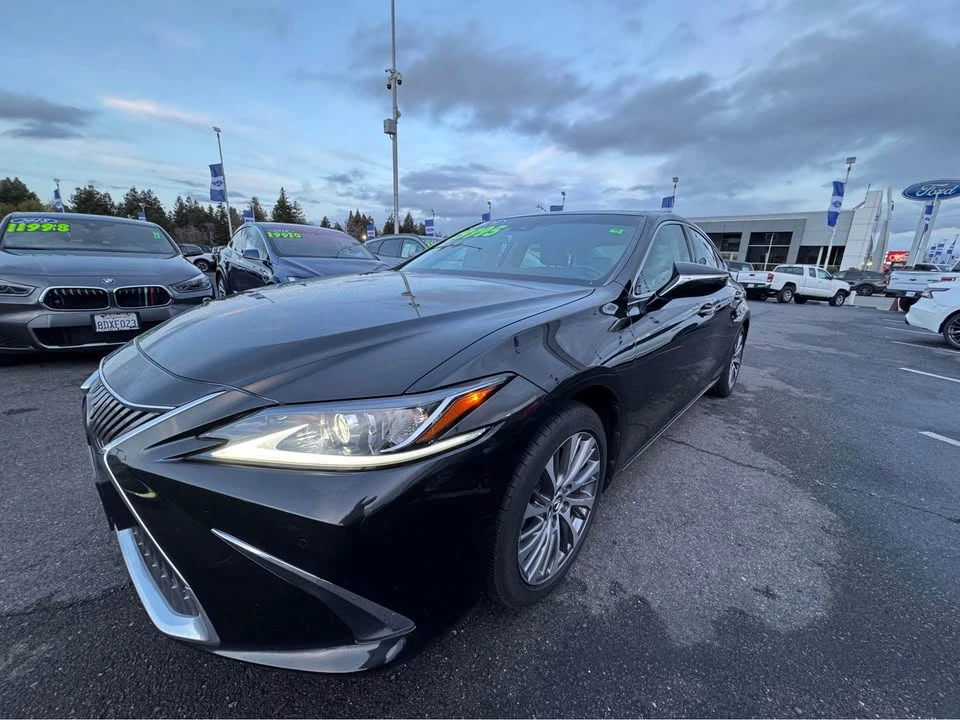 2020 Lexus ES 7th Gen - Image 7 of 13