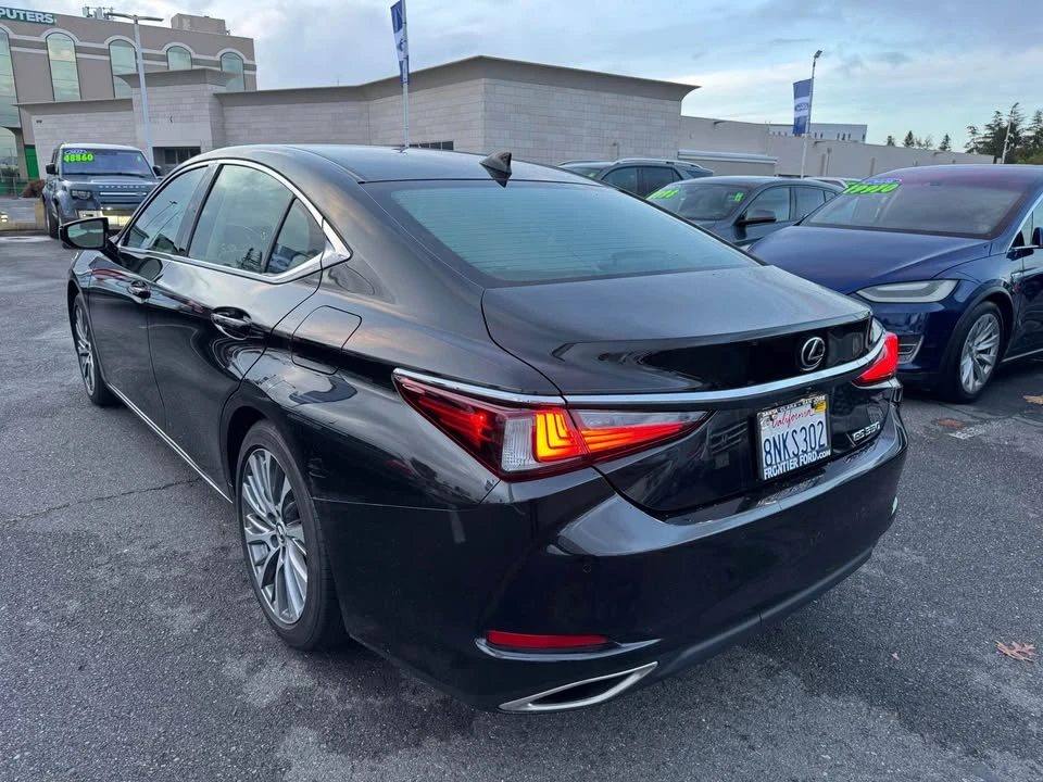 2020 Lexus ES 7th Gen - Image 5 of 13