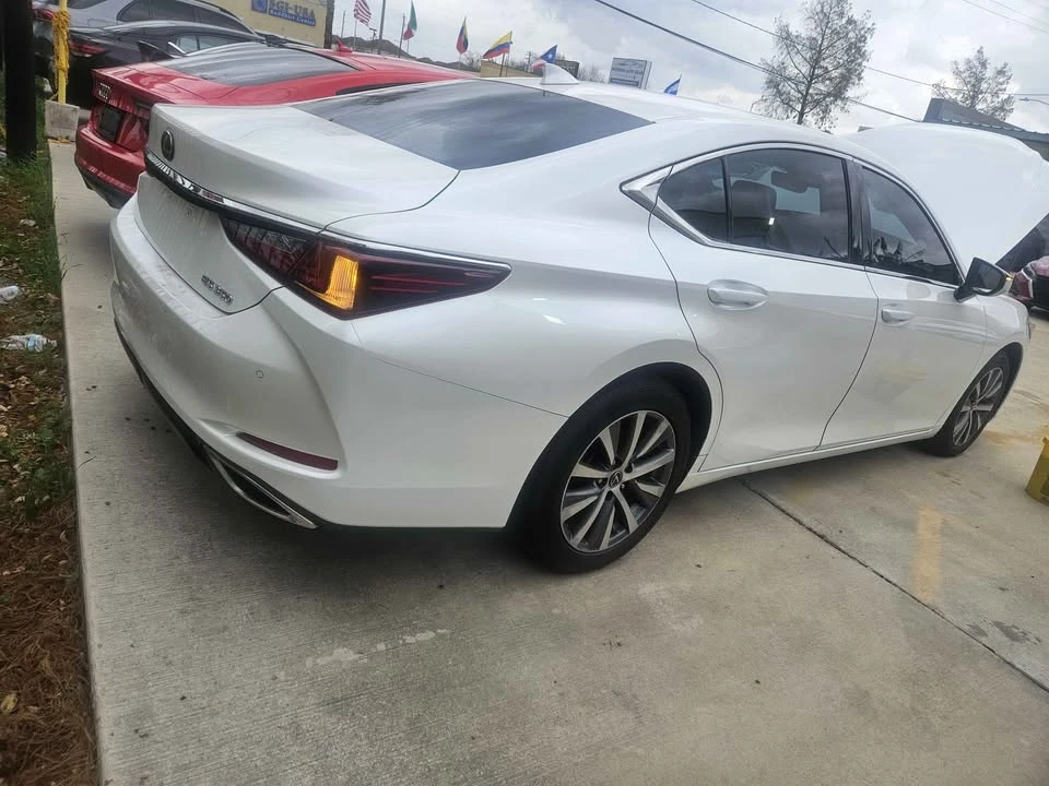 2020 Lexus ES 7th Gen - Image 3 of 5