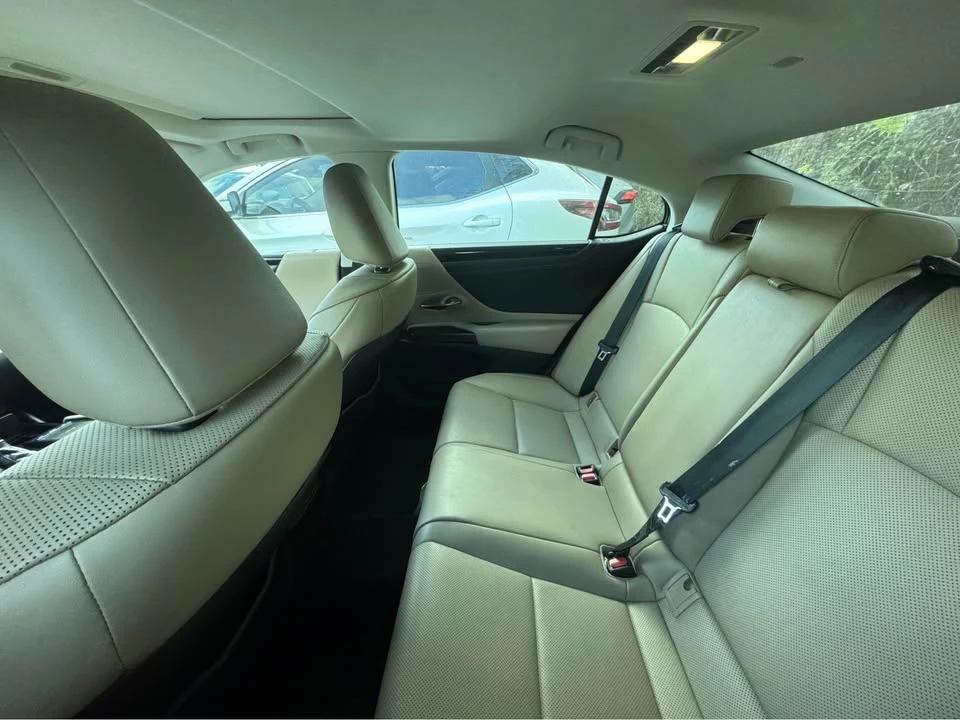2020 Lexus ES 7th Gen - Image 6 of 6