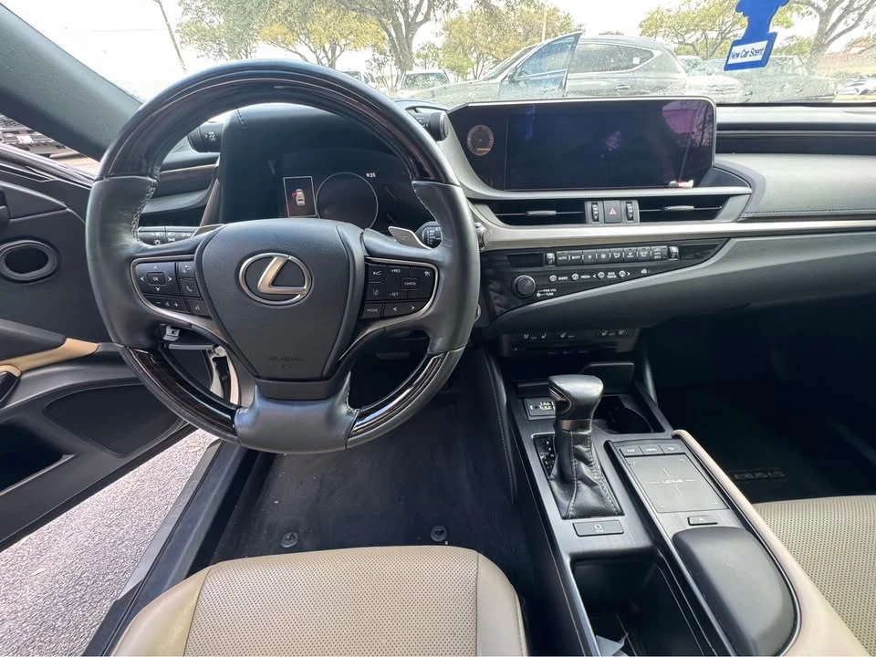 2020 Lexus ES 7th Gen - Image 5 of 6
