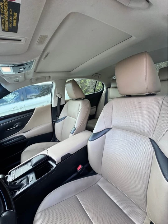 2020 Lexus ES 7th Gen - Image 4 of 6