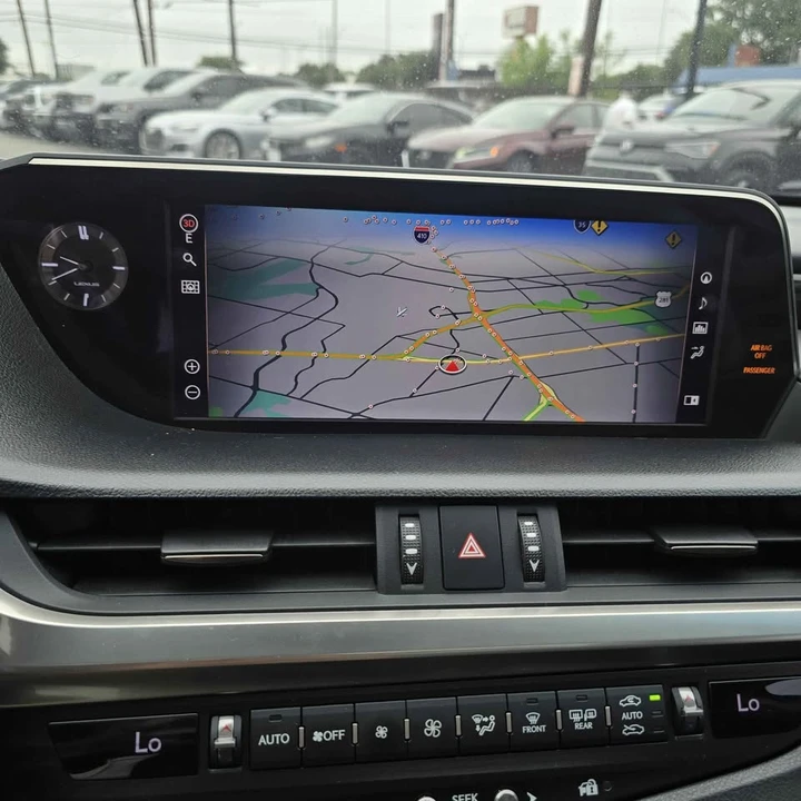 2020 Lexus ES 7th Gen - Image 15 of 20