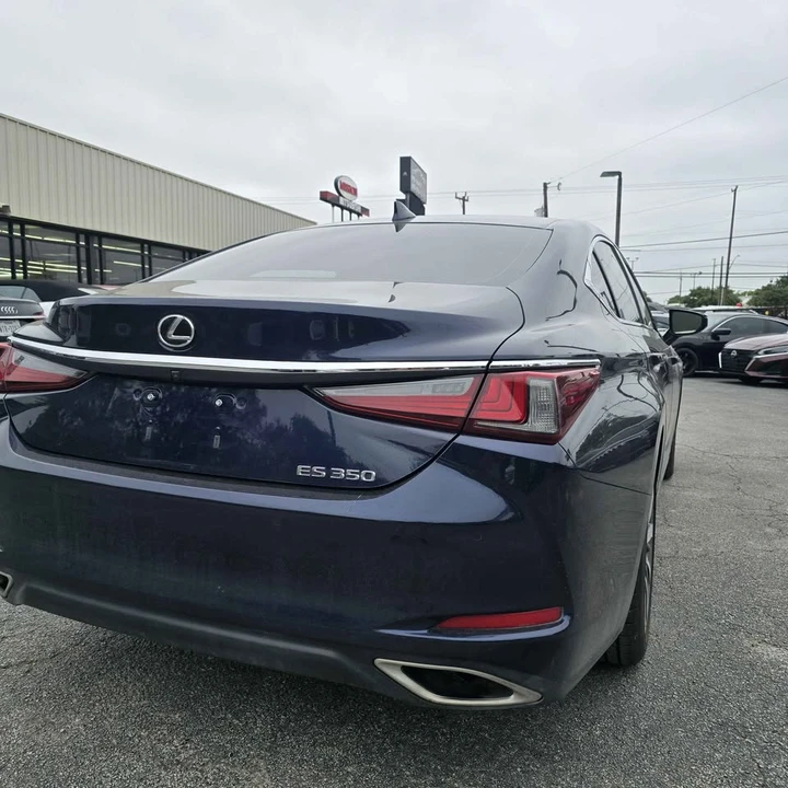 2020 Lexus ES 7th Gen - Image 5 of 20