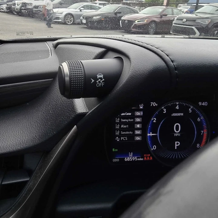 2020 Lexus ES 7th Gen - Image 13 of 20