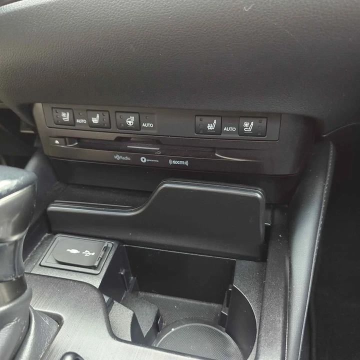 2020 Lexus ES 7th Gen - Image 17 of 20
