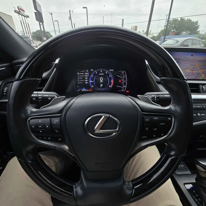 2020 Lexus ES 7th Gen - Image 10 of 20