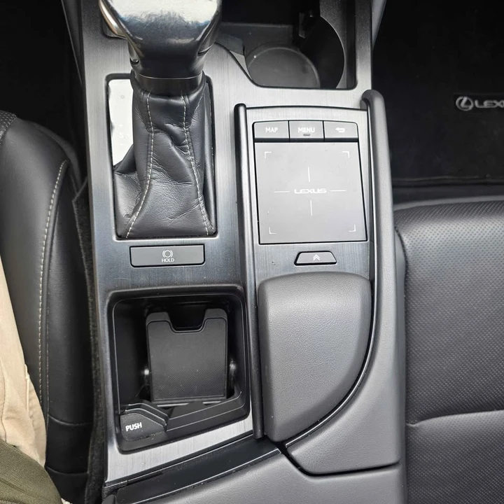 2020 Lexus ES 7th Gen - Image 18 of 20