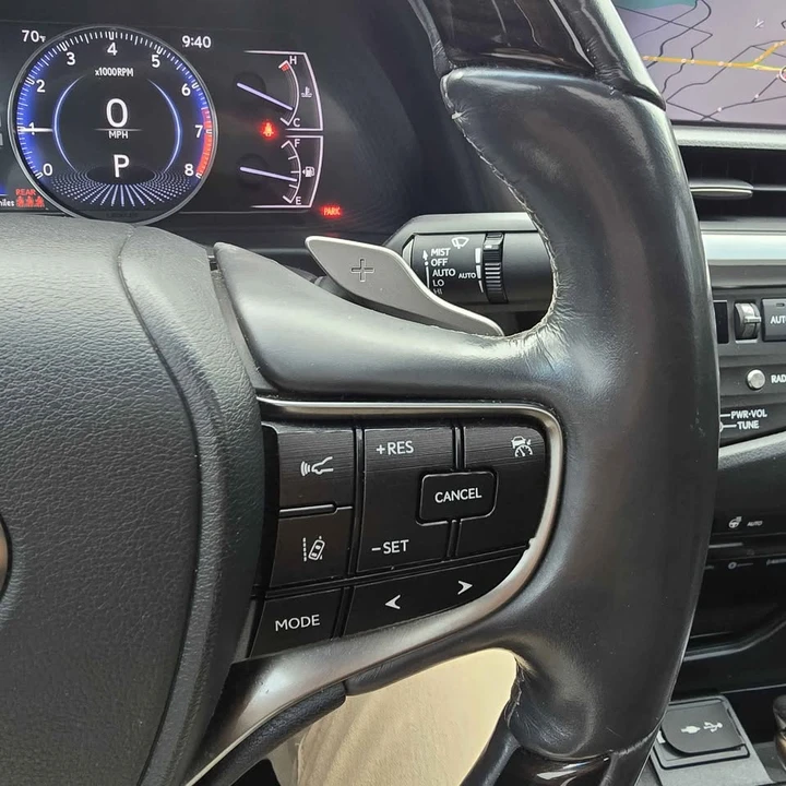 2020 Lexus ES 7th Gen - Image 12 of 20