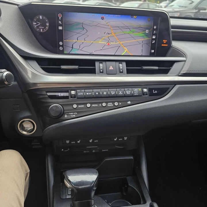 2020 Lexus ES 7th Gen - Image 16 of 20