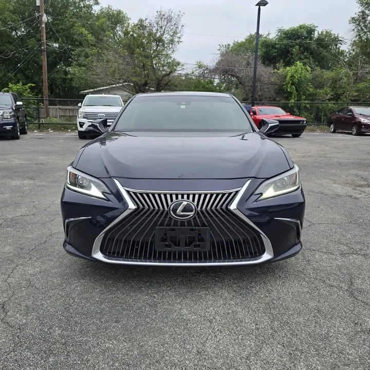 2020 Lexus ES 7th Gen - Image 2 of 20