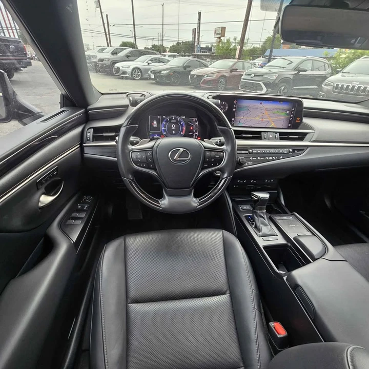 2020 Lexus ES 7th Gen - Image 9 of 20