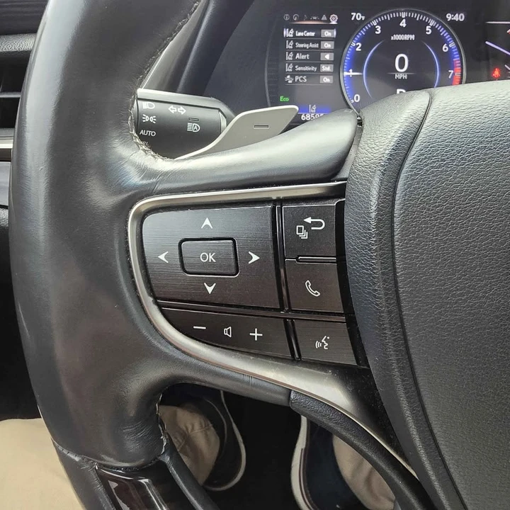 2020 Lexus ES 7th Gen - Image 11 of 20
