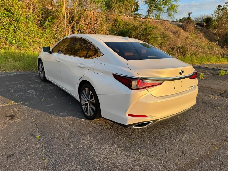 2020 Lexus ES 7th Gen - Image 3 of 19
